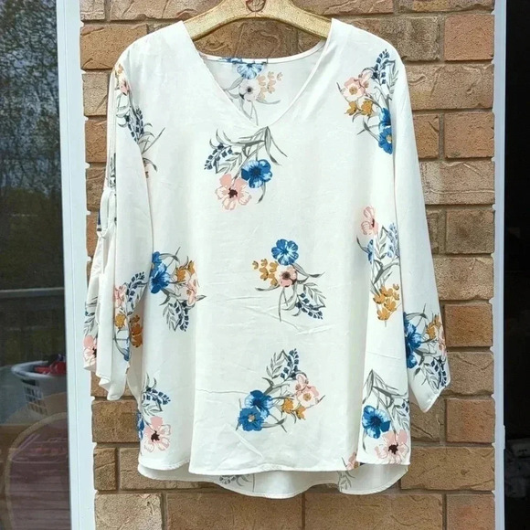 Cold Arm  Blouse - Picture 3 of 11